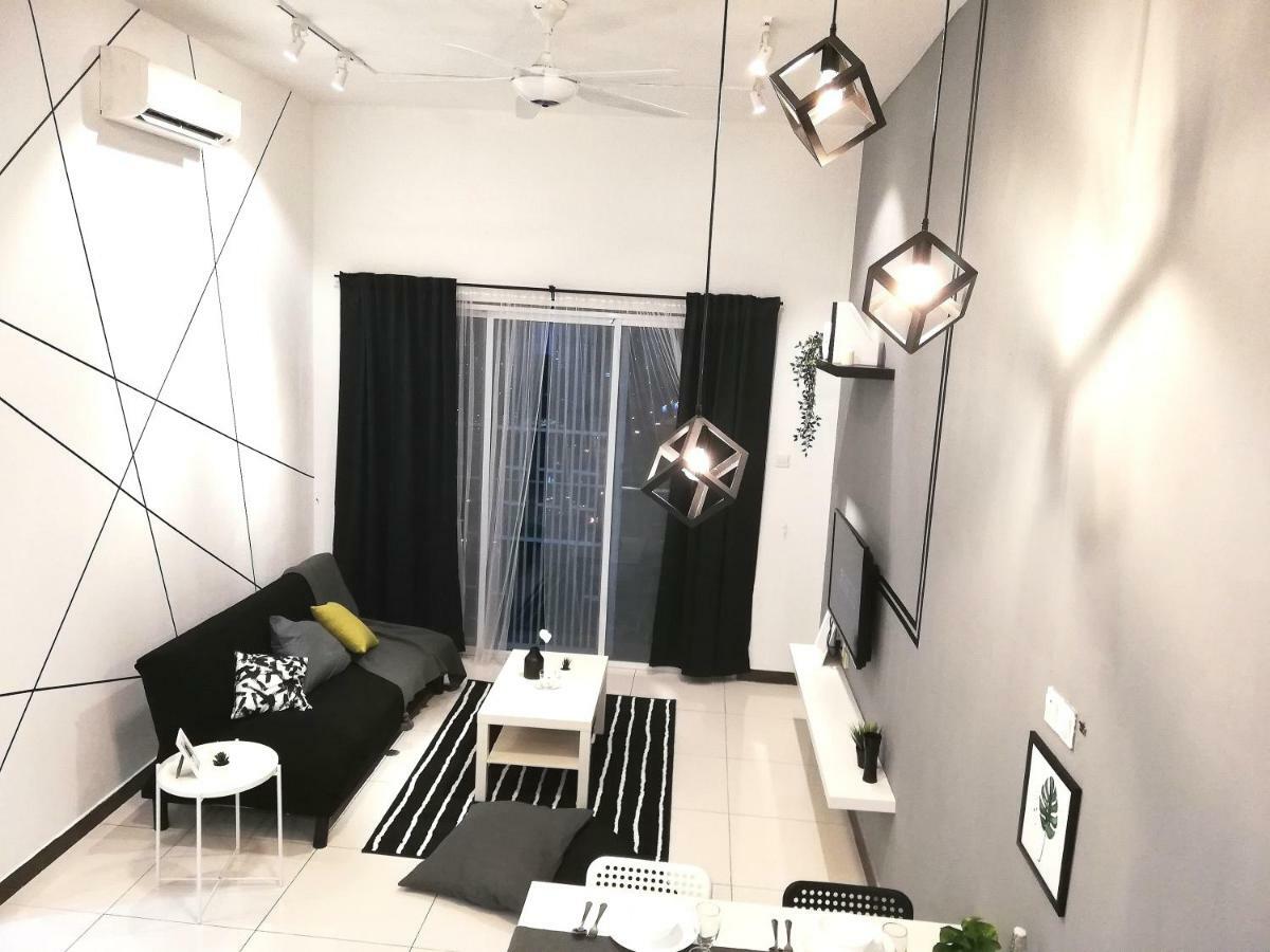 Puchong Skypod Residence: High-Floor Balcony with Mall Access Exterior photo