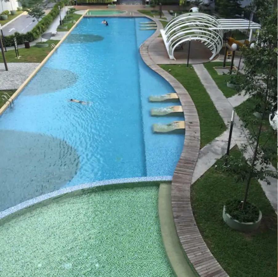 Puchong Skypod Residence: High-Floor Balcony with Mall Access Exterior photo