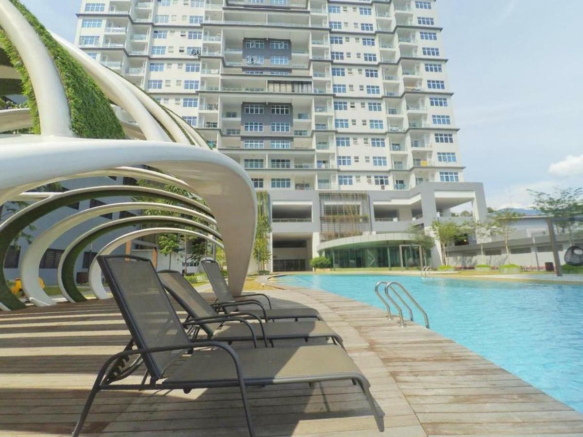 Puchong Skypod Residence: High-Floor Balcony with Mall Access Exterior photo